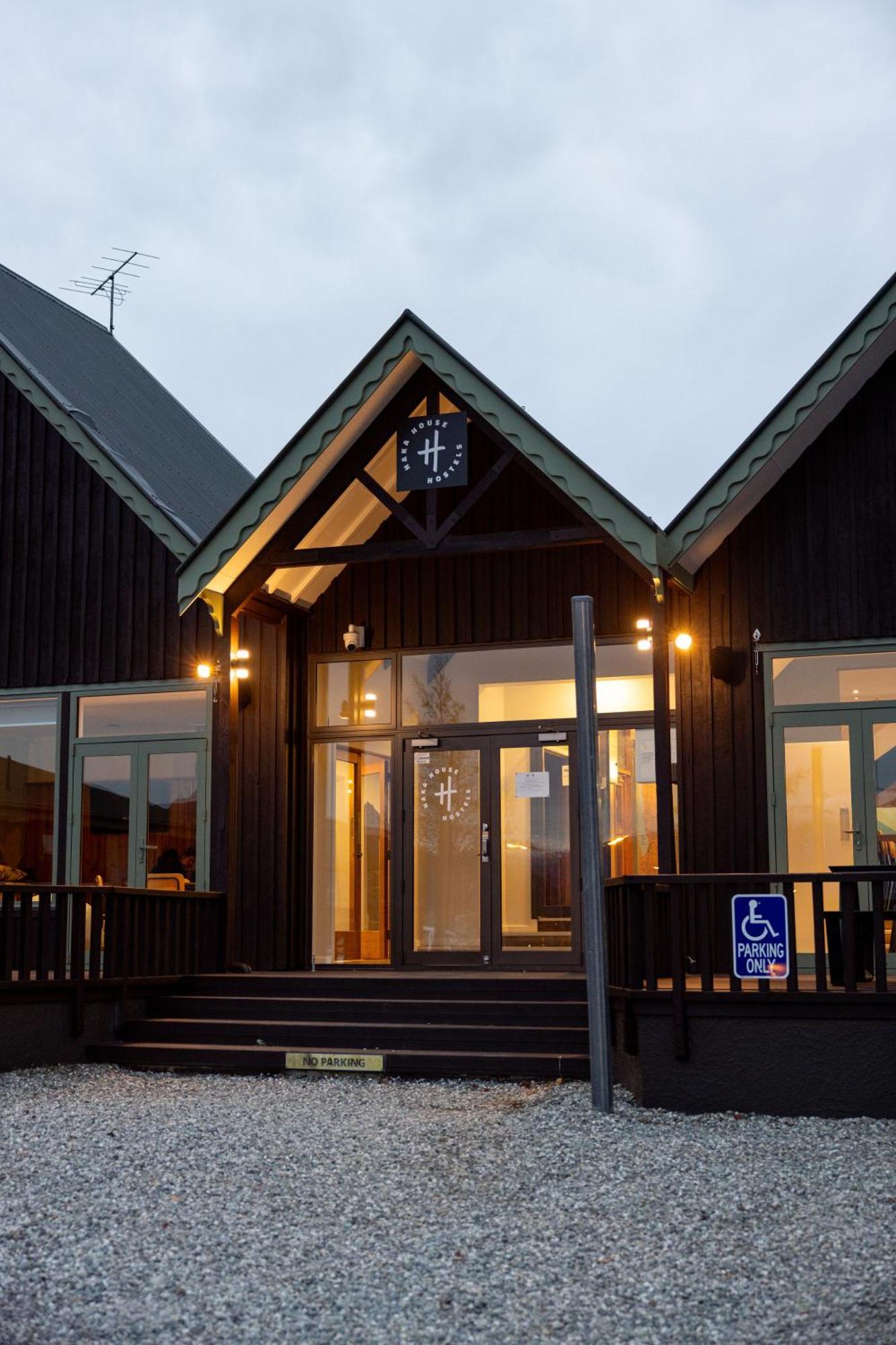 Haka House Wanaka Hostel Eksteriør bilde